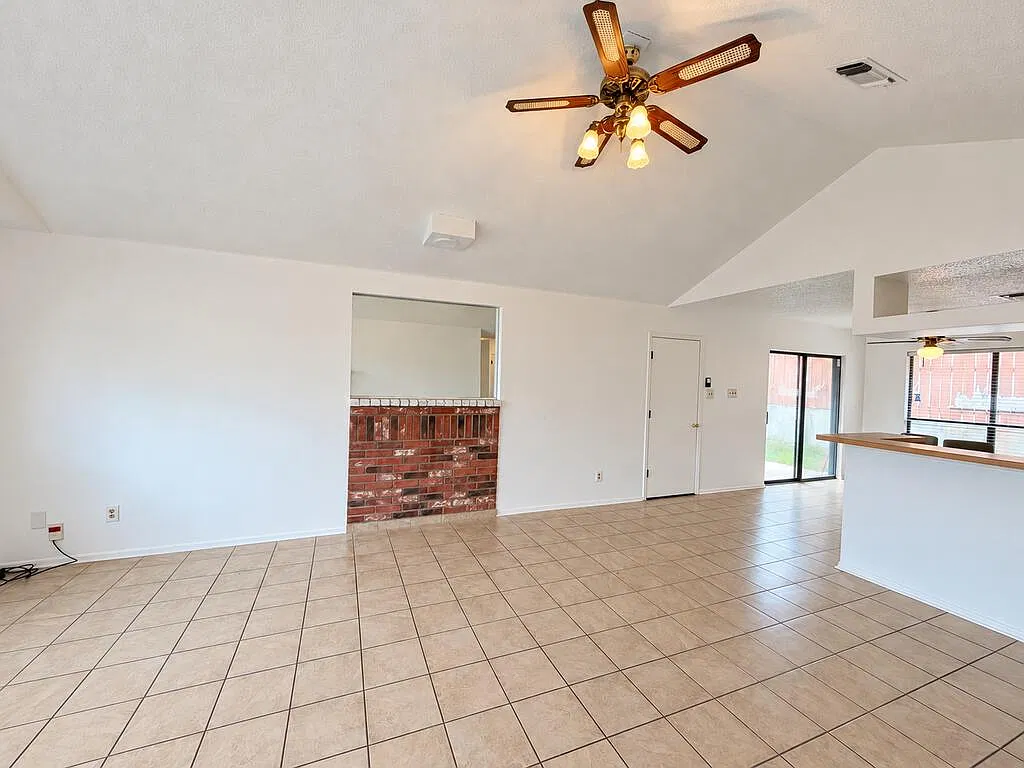 2 bed, 2.0 bath, 960 sqft, $1,800 — Photo 4