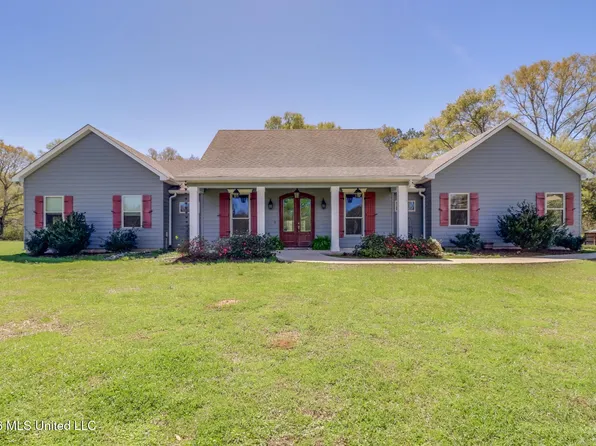 195 Pinecrest Dr, Poplarville, MS 39470