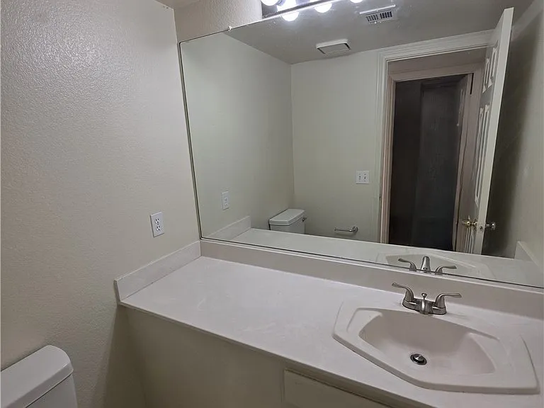 8008 Dover Shores Ave — Photo 67