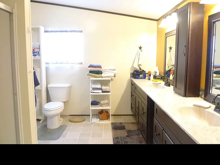 4572 Smith St — Photo 9