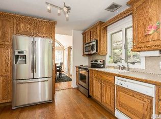 654 Bread And Cheese Hollow Rd, Northport, NY 11768