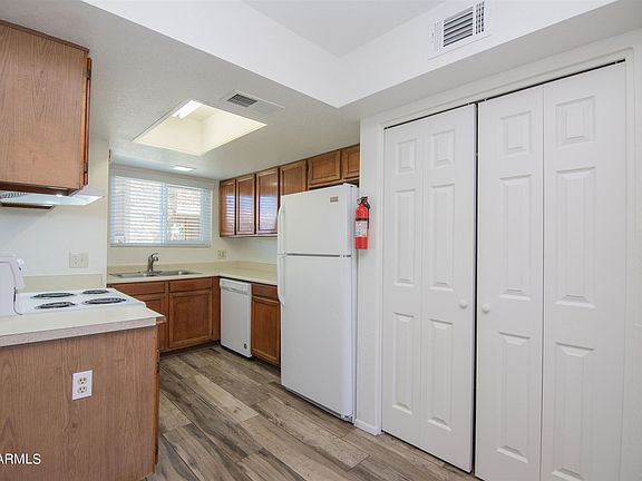 5th image of 16225 N 30th St Unit 13