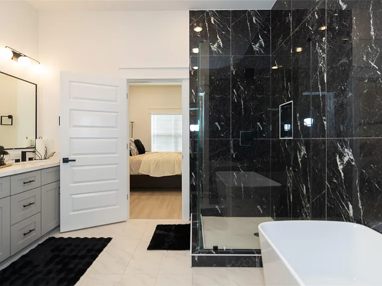 4902 Higgins St #B — Photo 21