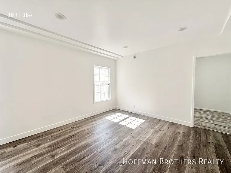 619 S Dunsmuir Ave — Photo 4