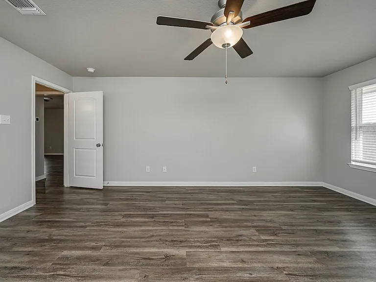 517 Fallbrook Dr — Photo 20