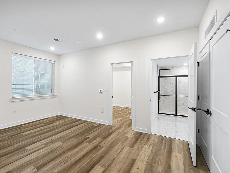 Stunning New Luxury Apartments at The Vienna — Photo 93