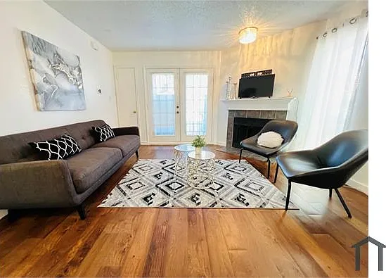 1 bed, 800 sqft, $1,350 — Photo 1