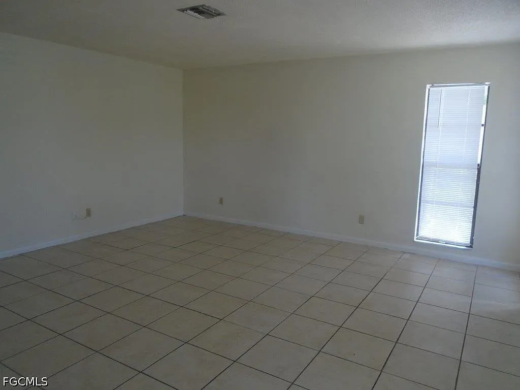 3 bed, 2.0 bath, 1206 sqft, $1,550 — Photo 2