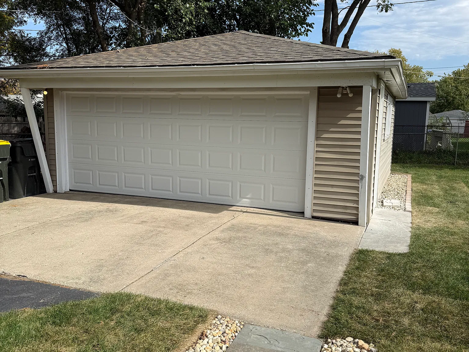 10651 Lyman Ave — Photo 3