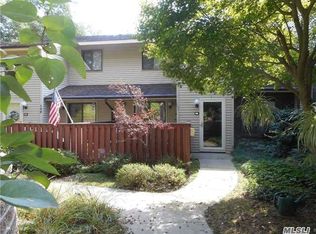 835 Skyline Dr, Coram, NY 11727