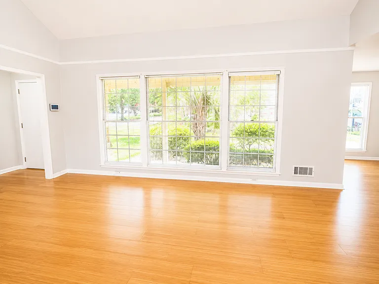 208 Inway Dr — Photo 6