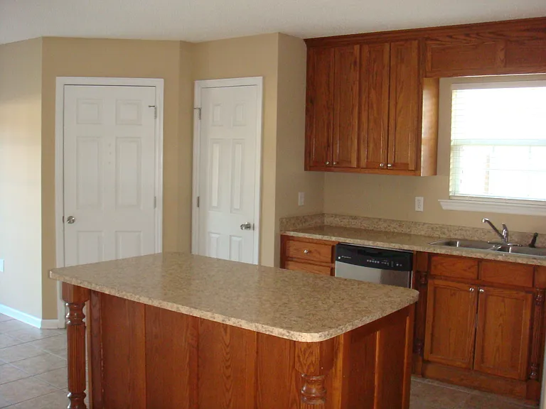 496 Bryson Cir — Photo 3
