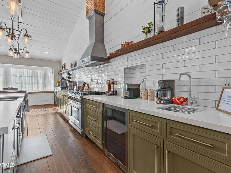 4402 E Turney Ave — Photo 5