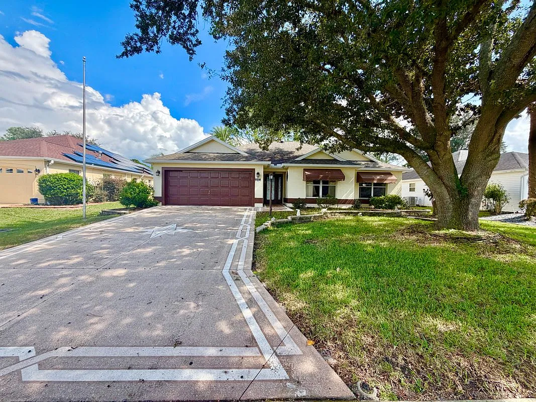 3 bed, 2.0 bath, 1724 sqft, $2,200 — Photo 2