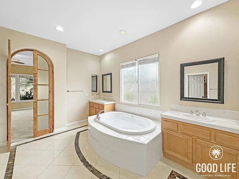 1348 N Paradise Ridge Way — Photo 30