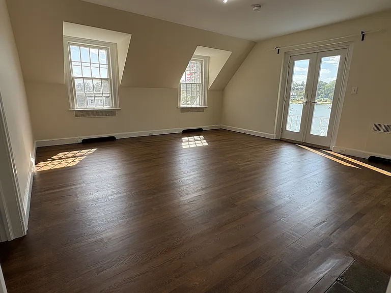 700 Steamboat Rd #2W — Photo 3