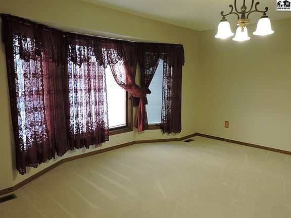 3rd image of 3500 Thunderbird Dr