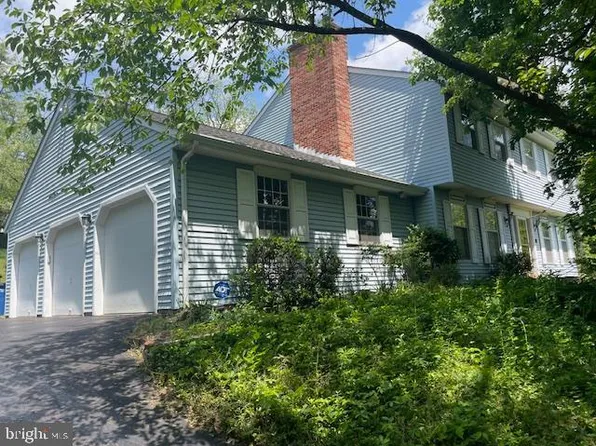 1049 Victory Cir, Reading, PA 19605