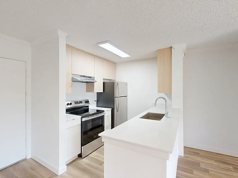 Eight 80 Newport Beach — Photo 188