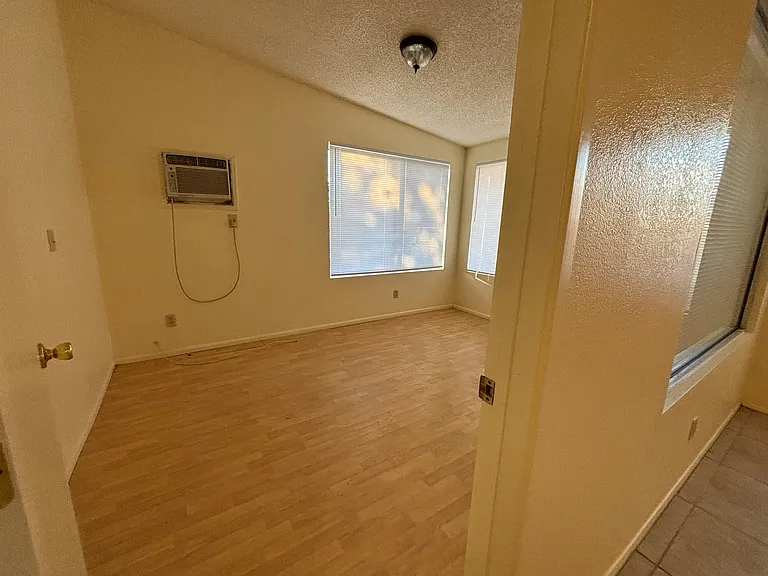 E 2nd Pl — Photo 17