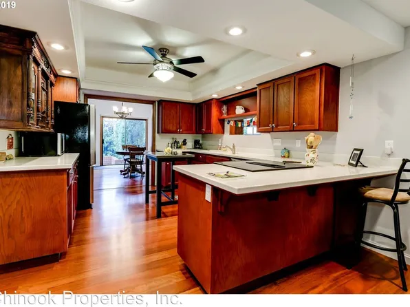 858 Wimbledon Ct, Eugene, OR 97401