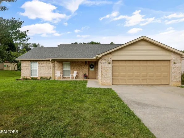 2947 Country Meadows Ln, Maryville, TN 37803