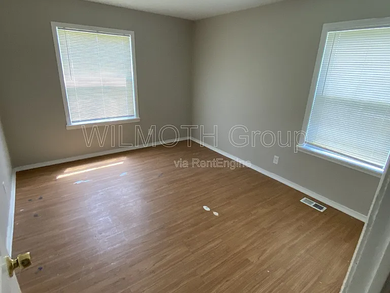 7910 Roy Rd — Photo 12