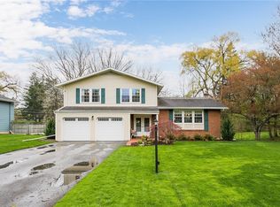35 Lawnsbury Dr, Rochester, NY 14624