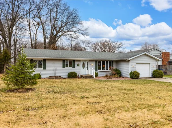 102 W Hawthorne Dr, Effingham, IL 62401