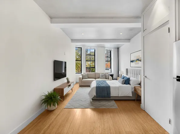 135 Christopher Street image 1 of 5