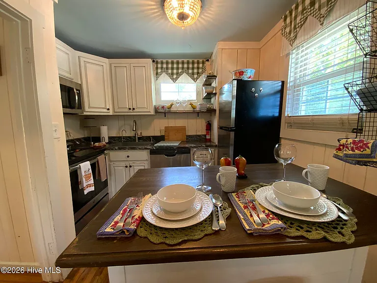 837 Main St #B — Photo 11