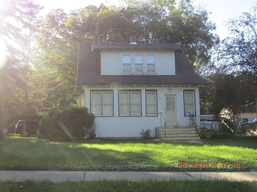 2nd image of 308 Dale St SW