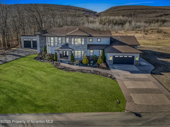 815 Oak St, Eynon, PA 18403