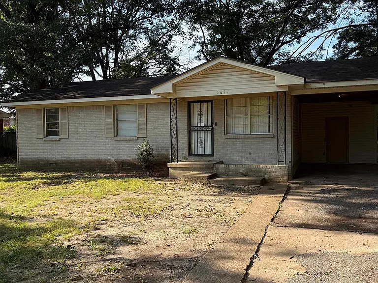 1617 Leigh Dr — Photo 1