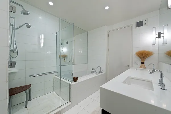 Sold by Nest Seekers International | media 9