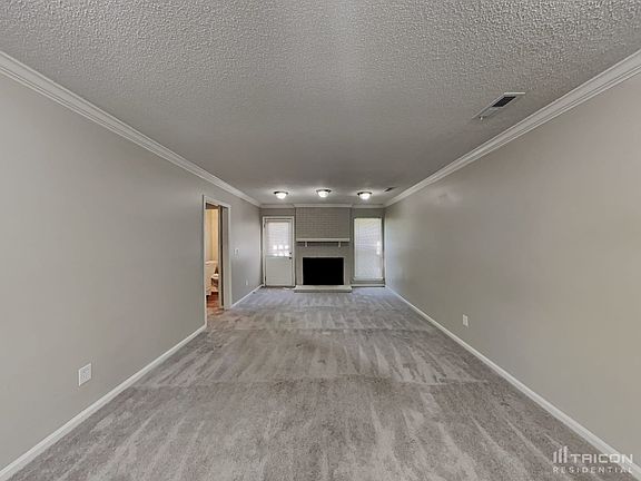 4th image of 910 Iris Dr