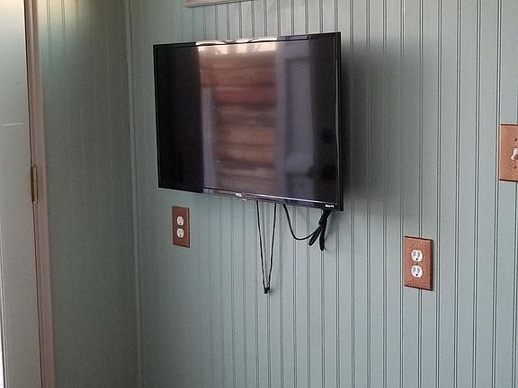 Smart Flat screen tv with Netlx 