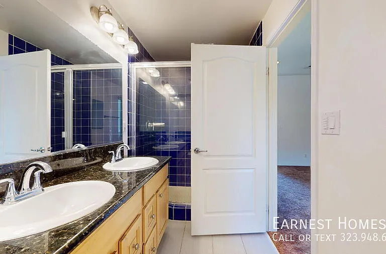 11622 Oxnard St — Photo 25