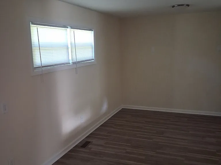 607 Courtland Ave — Photo 11