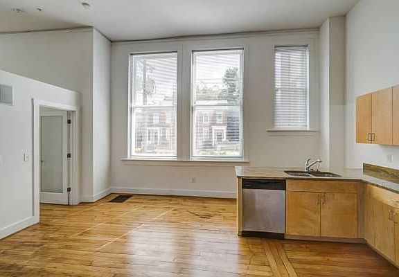 5th image of 142 E Wythe St