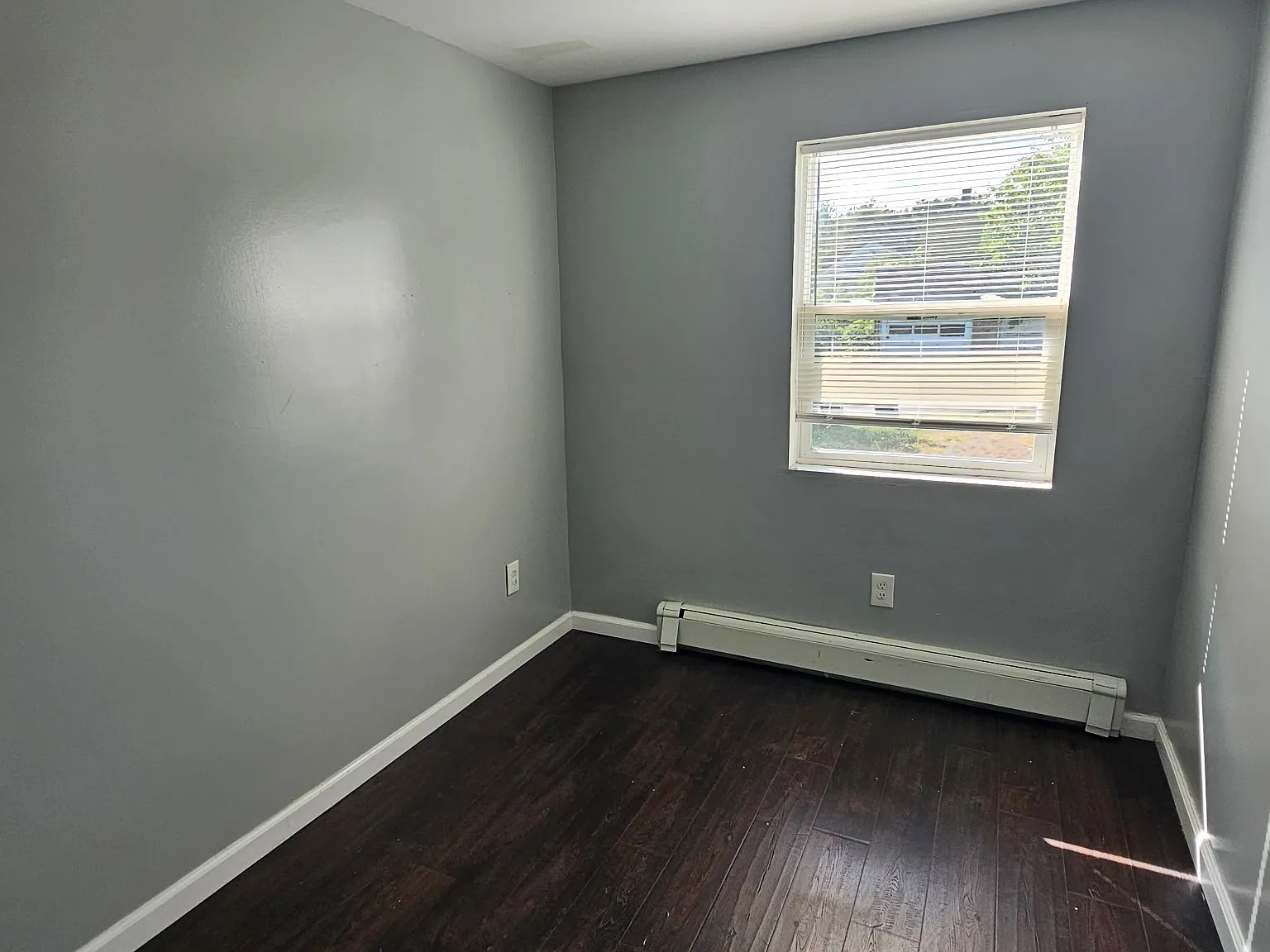 5 bed, 1.5 bath, 1616 sqft, $2,500 — Photo 2