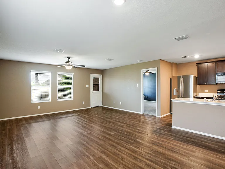 417 Sweetshade Ln — Photo 7