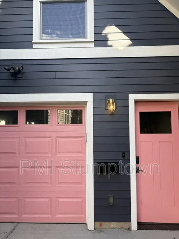 Studio, 1.0 bath, 350 sqft, $1,300 — Photo 2