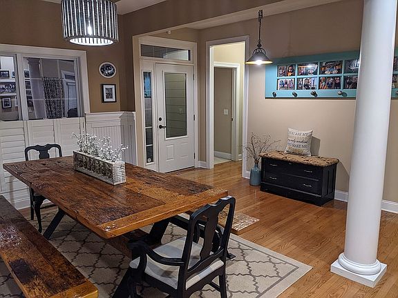 2nd image of 4826 Edgebrook Dr
