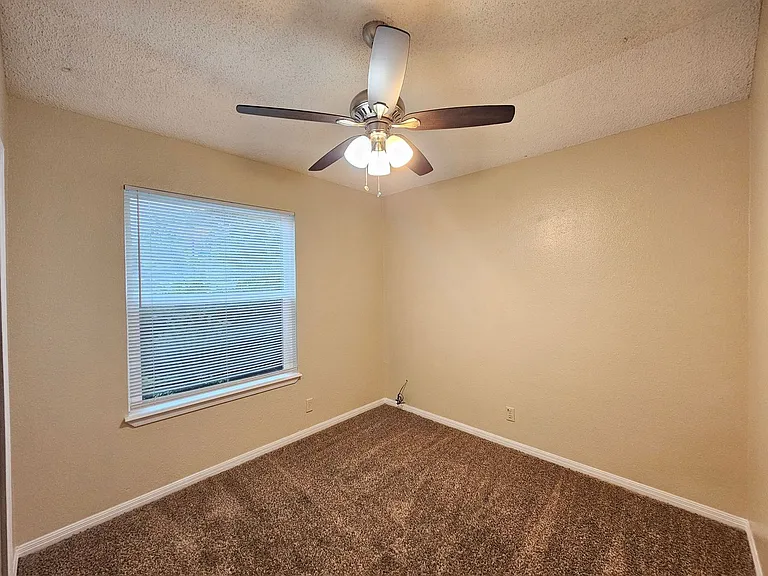 2606 Remington Dr — Photo 14