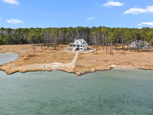 147 Galway Bay Ln, Kilmarnock, VA 22482