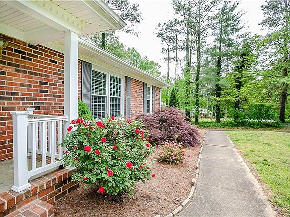 5th image of 9154 Chartwell Ct