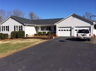 136 Springside Dr, Boiling Springs, SC 29316