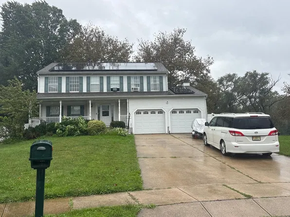 92 Hamilton Lakes Dr, Hamilton, NJ 08619