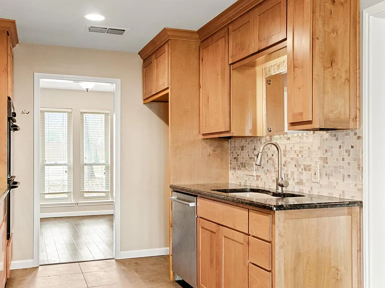 611 Field St — Photo 11